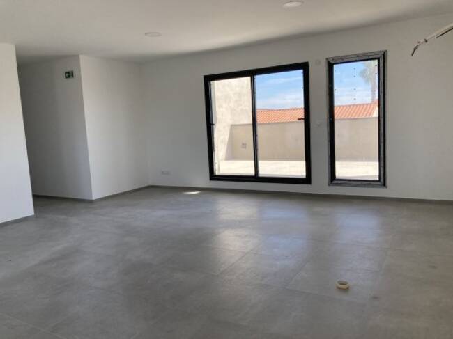 REXIM - Bureau - Pyrénées-Orientales - Villeneuve-de-la-Raho - 1